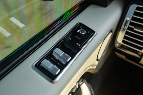 Used 2020 Land Rover Range Rover HSE image 46