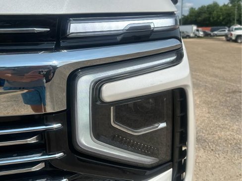 New 2025 Chevrolet Suburban Premier image 9