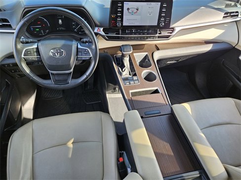 Used 2024 Toyota Sienna XLE image 9