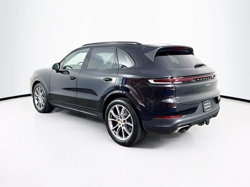 Used 2024 Porsche Cayenne image 3