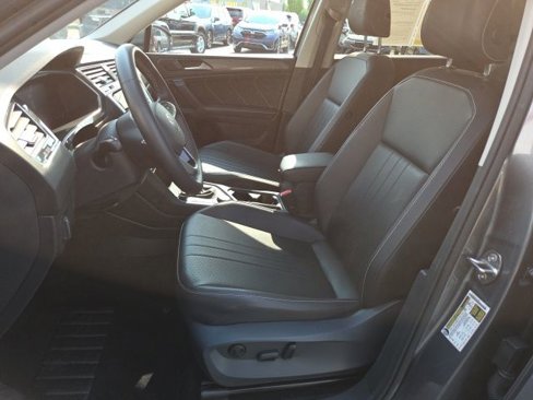 Used 2022 Volkswagen Tiguan SE w/ Panoramic Sunroof Package image 8
