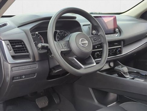 Used 2024 Nissan Rogue S image 9