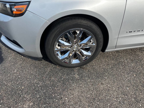 Used 2019 Chevrolet Impala LT image 3