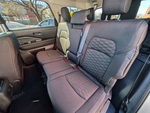 Used 2022 Nissan Pathfinder SV image 18