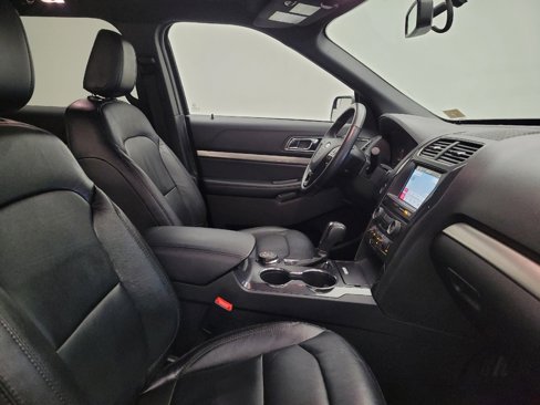 Used 2018 Ford Explorer XLT w/ Equipment Group 202A image 21