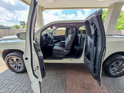 Used 2025 Nissan Frontier SV image 33