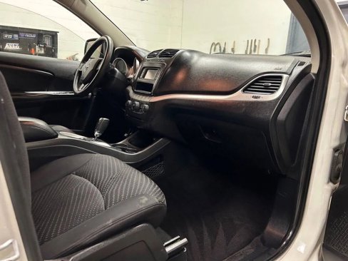 Used 2016 Dodge Journey SE w/ Flexible Seating Group image 13
