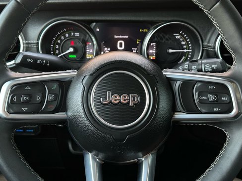 Used 2023 Jeep Wrangler Unlimited Sahara image 19
