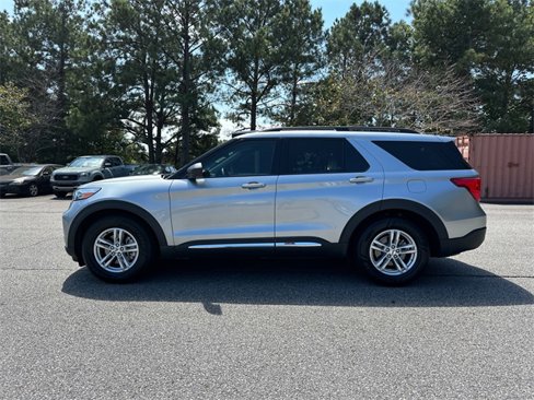 Certified 2022 Ford Explorer XLT image 4