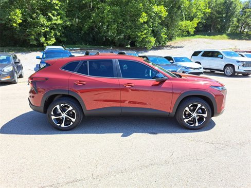 Used 2025 Chevrolet Trax RS w/ Driver Confidence Package image 6