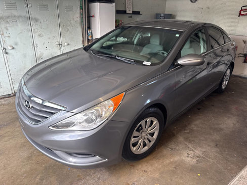 Used 2013 Hyundai Sonata GLS image 1