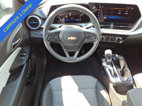 Used 2025 Chevrolet Trax LT image 13