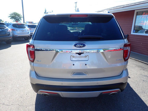 Used 2017 Ford Explorer XLT w/ Equipment Group 202A image 5