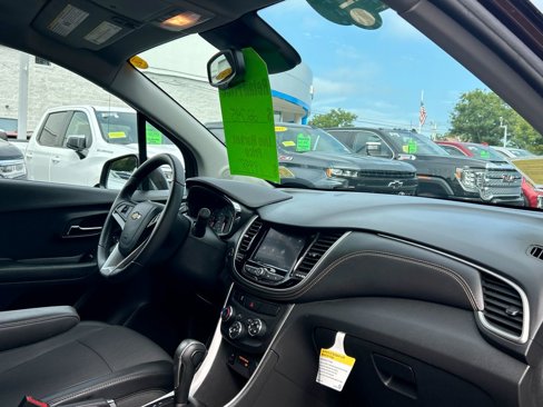Certified 2022 Chevrolet Trax LT w/ LT Convenience Package image 28