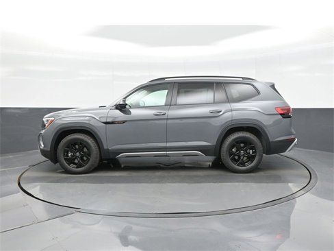 New 2025 Volkswagen Atlas Peak Edition SE image 4