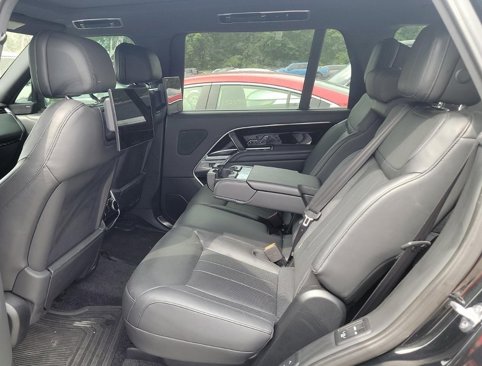 Used 2023 Land Rover Range Rover Long Wheelbase SE image 4
