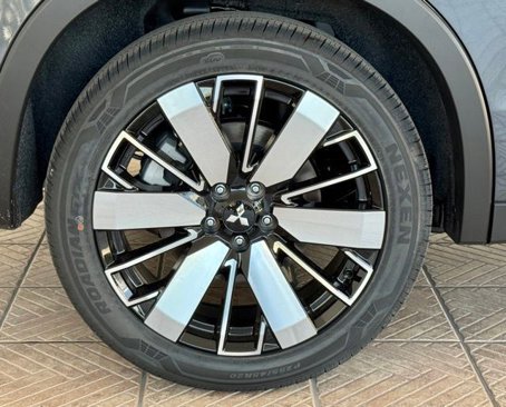 New 2025 Mitsubishi Outlander SE image 5
