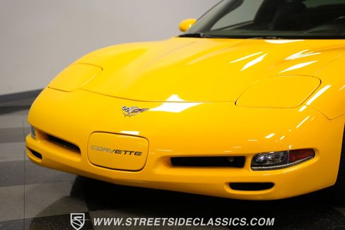 Used 2003 Chevrolet Corvette Coupe w/ Preferred Equipment Group image 19
