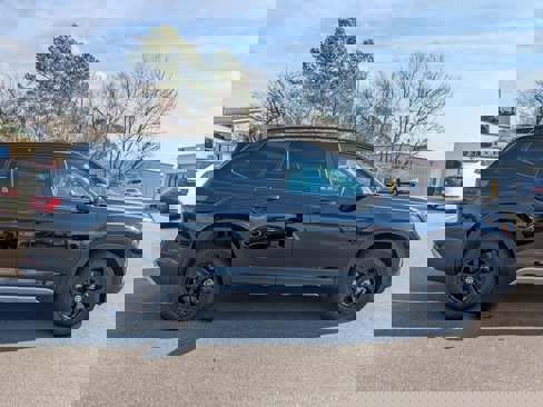 New 2025 Volkswagen Atlas Peak Edition SE image 2