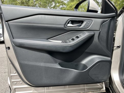 Used 2024 Nissan Rogue SL w/ SL Premium Package image 12