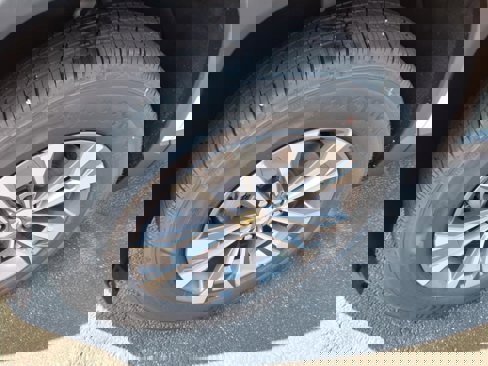 New 2026 Chevrolet Equinox LT w/ LPO, Floor Liner Package image 9