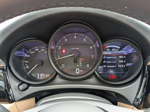 Certified 2025 Porsche Macan image 16