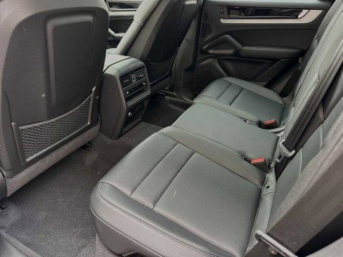 Used 2024 Porsche Cayenne image 4
