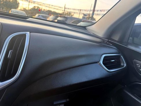 Used 2018 Chevrolet Equinox LT image 17