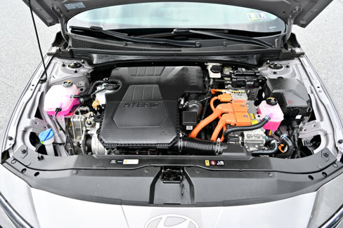 Used 2024 Hyundai Elantra Limited image 44