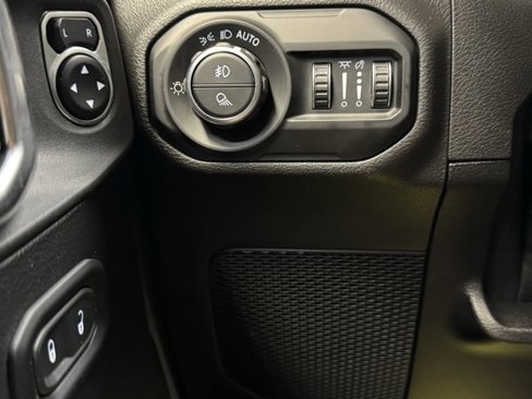Used 2021 Jeep Gladiator Willys image 15
