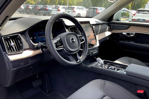 New 2026 Volvo XC90 B6 Plus w/ Protection Package Premier image 9