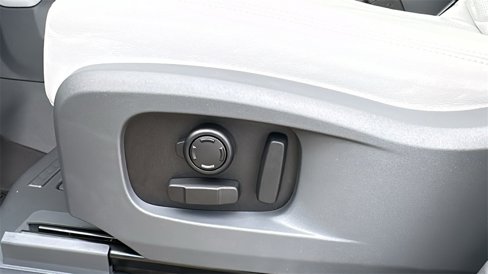 New 2025 Land Rover Defender 110 X-Dynamic SE image 12