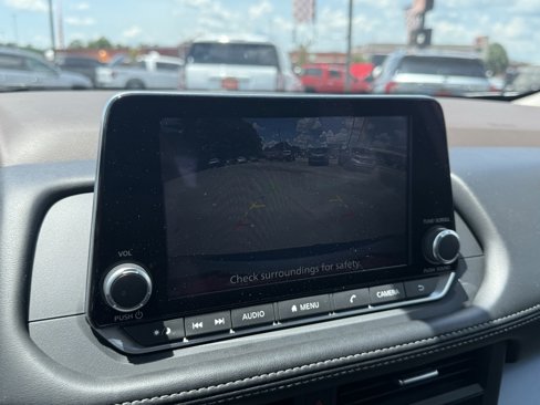 Used 2023 Nissan Rogue SV image 14