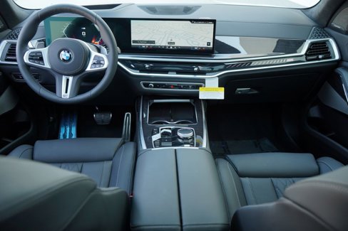 New 2026 BMW X7 M60i image 14