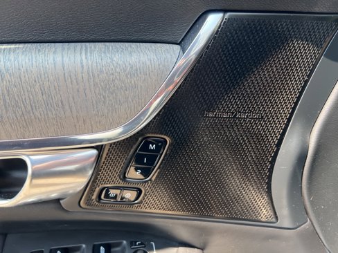Certified 2025 Volvo V90 B6 Cross Country Plus image 13