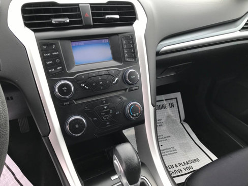 Used 2015 Ford Fusion SE image 22