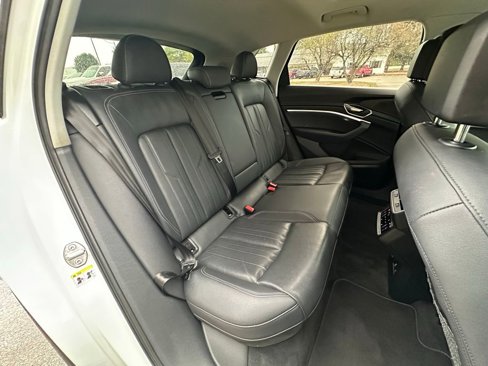 Used 2024 Audi Q8 e-tron Premium Plus w/ Premium Plus Package image 35