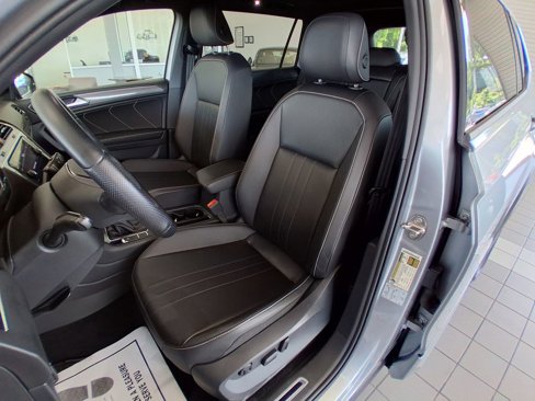 Used 2022 Volkswagen Tiguan SE R-Line image 12