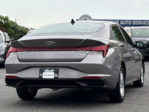 Used 2021 Hyundai Elantra SE image 5