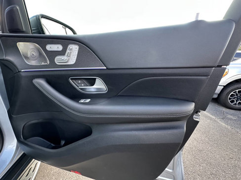 Used 2022 Mercedes-Benz GLS 450 4MATIC image 16