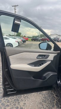 Used 2023 Nissan Rogue SV image 10