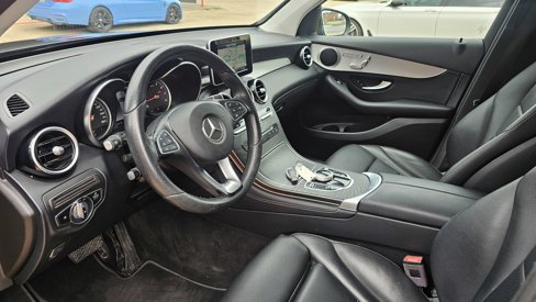 Used 2019 Mercedes-Benz GLC 300 w/ Premium Package image 24