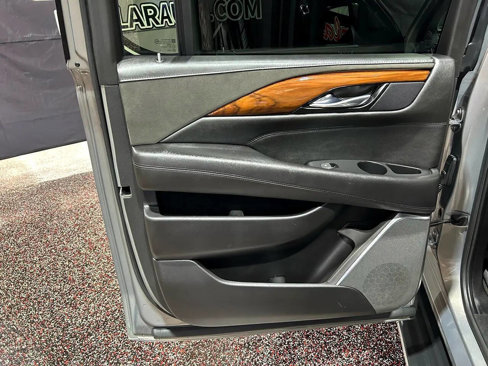 Used 2019 Cadillac Escalade ESV Luxury image 6