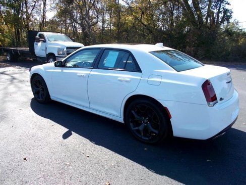 Used 2022 Chrysler 300 Touring L w/ Popular Equipment Group image 5