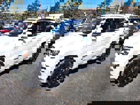 Used 2018 Jeep Grand Cherokee Altitude image 8