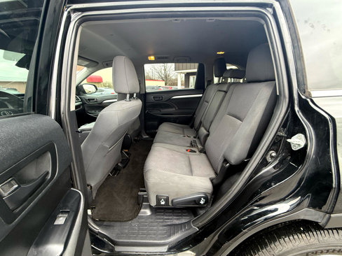 Used 2019 Toyota Highlander LE image 14