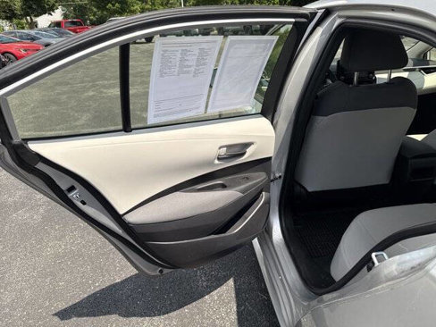 Used 2022 Toyota Corolla LE image 12