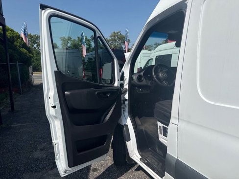 Used 2019 Mercedes-Benz Sprinter 170 image 11