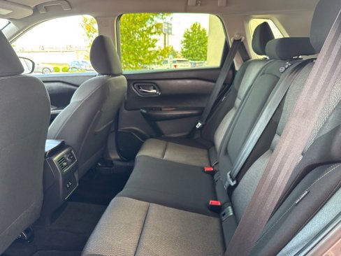 Used 2024 Nissan Rogue SV image 7