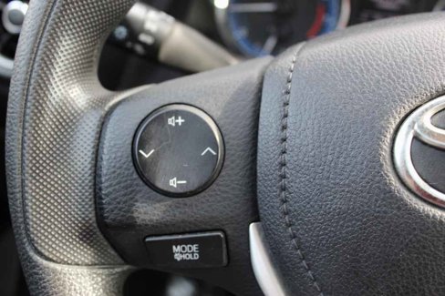Used 2017 Toyota Corolla LE image 18